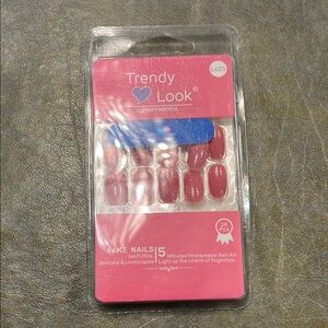 Trendy Look Fake Nails